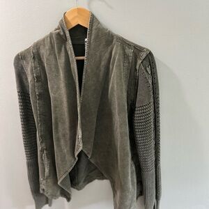 Leo & Nicole, Olive sweater shawl jacket